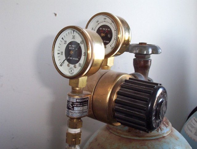A gas regulator valve and pressure gauge